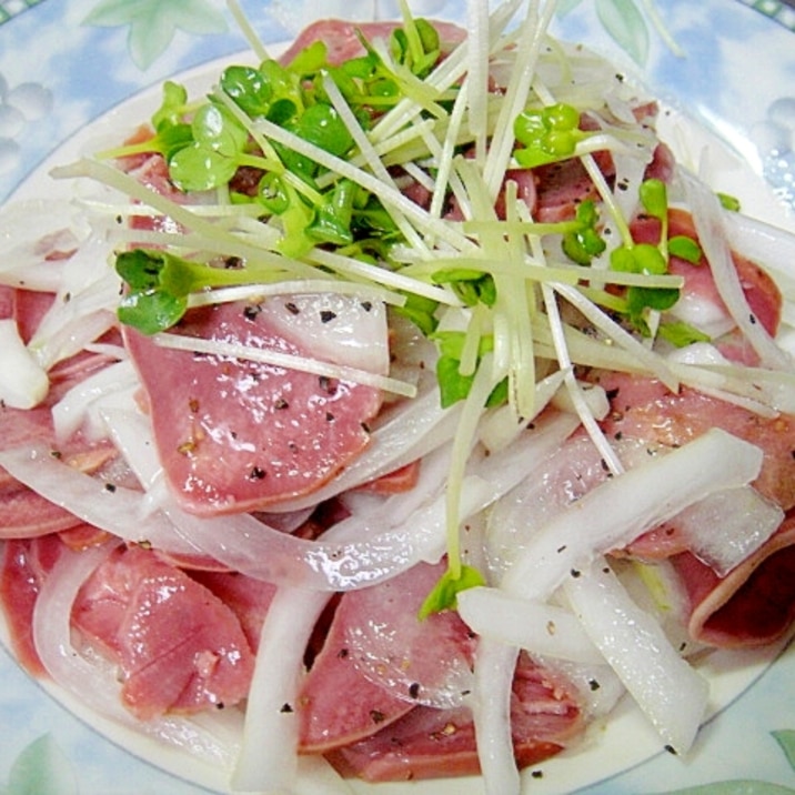 豚タンと玉ねぎのサラダ